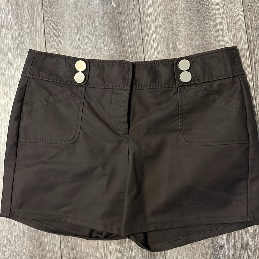 Anne Taylor Lindsay shorts size 8 in brown